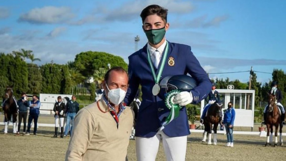 Adrián en lo más alto del podio.