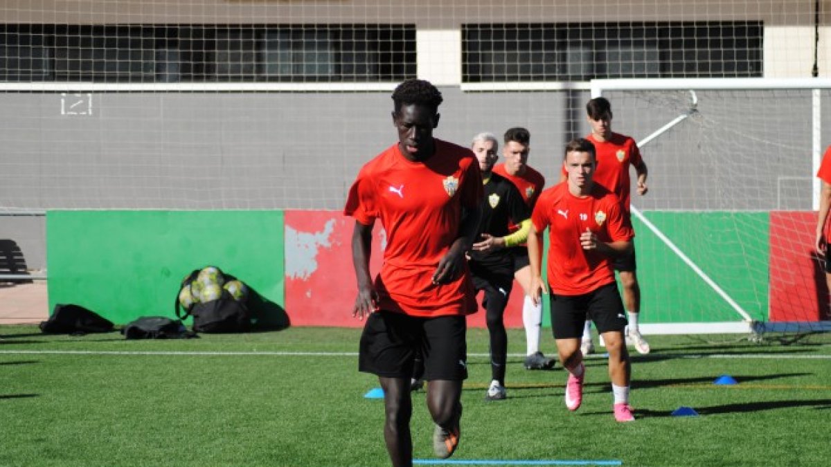 El filial entrena en el Tito Pedro.