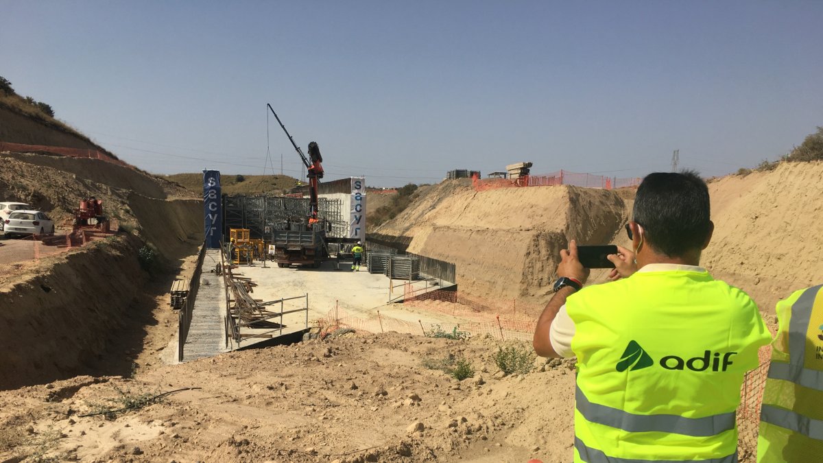 Obras del AVE cerca de la Venta del Pobre.