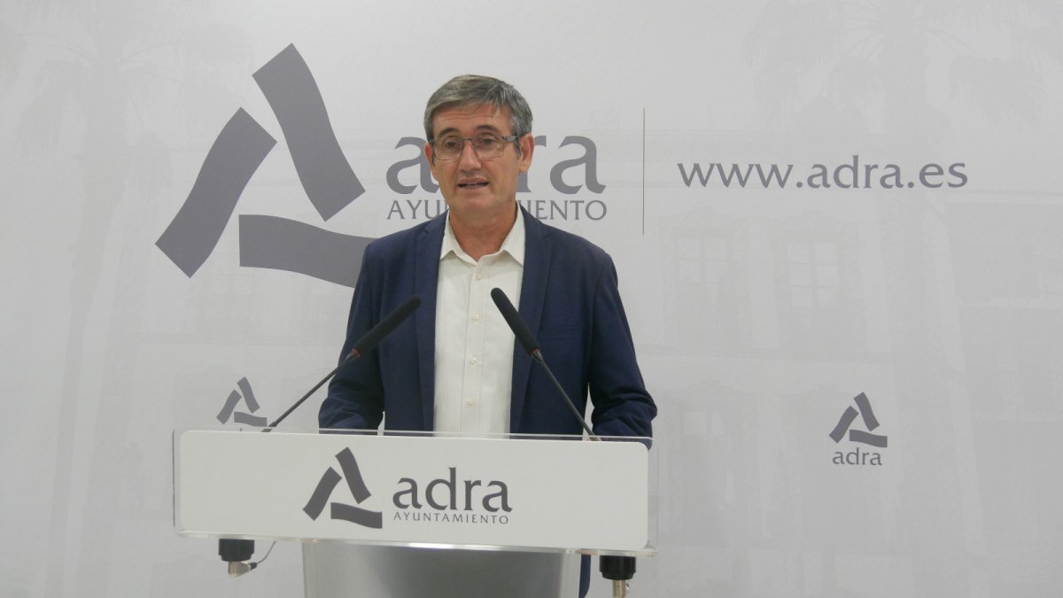 Manuel Cortés, alcalde de Adra.