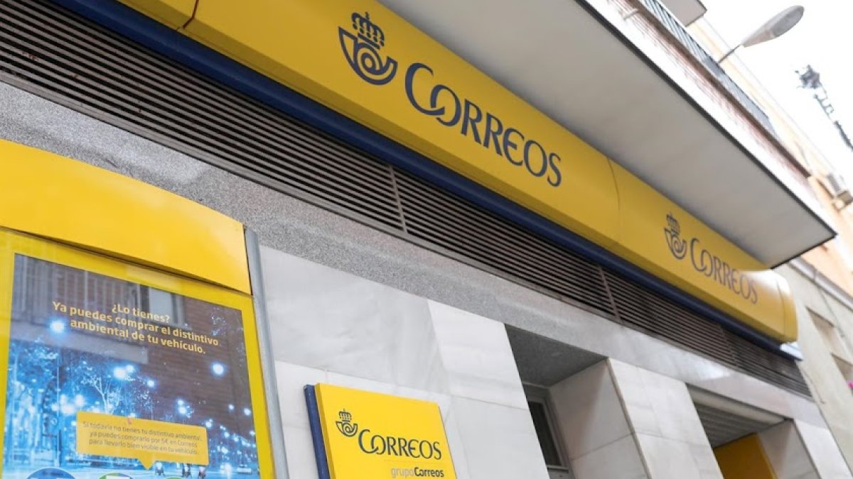 Cartelería de una oficina de Correos.