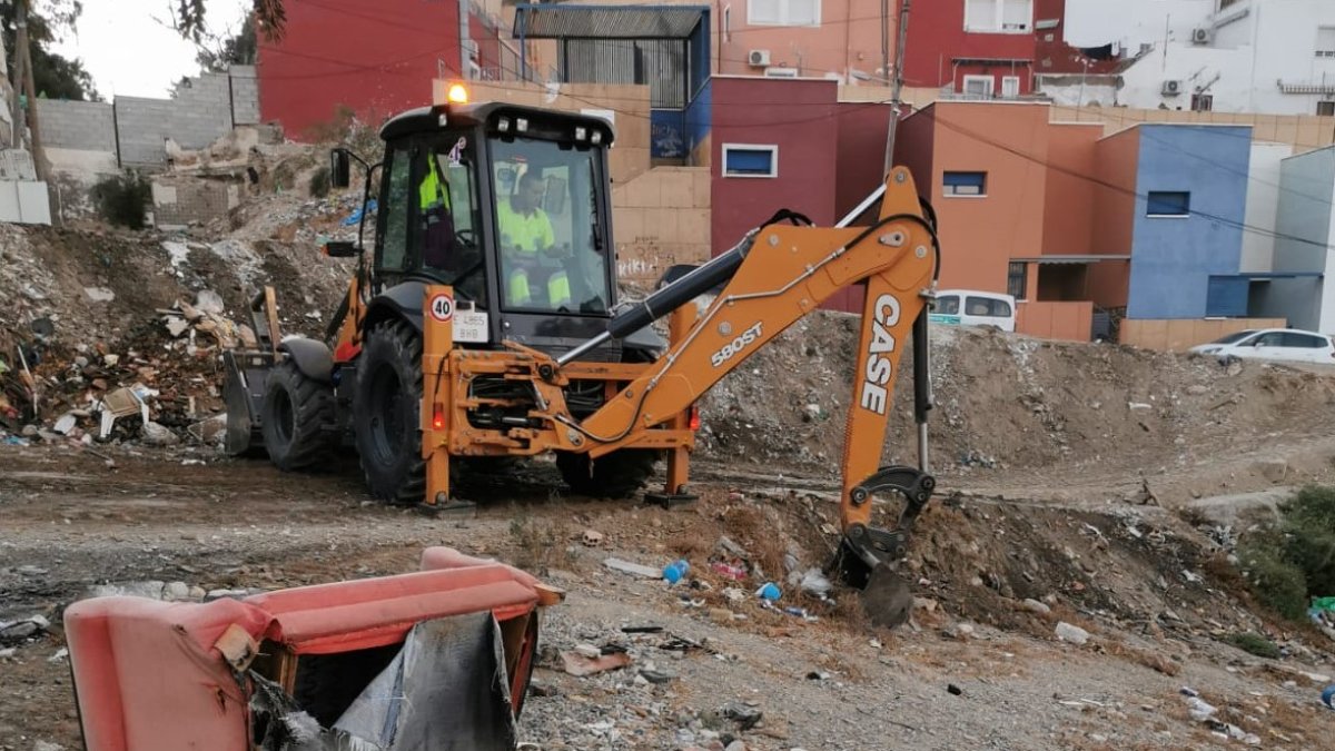Dispositivo de limpieza en La Chanca.