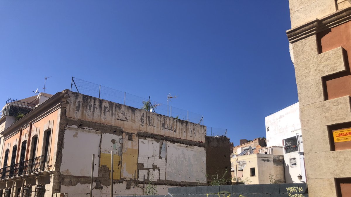 Solar ubicado en la calle Arráez en el que se hará el aparcamiento