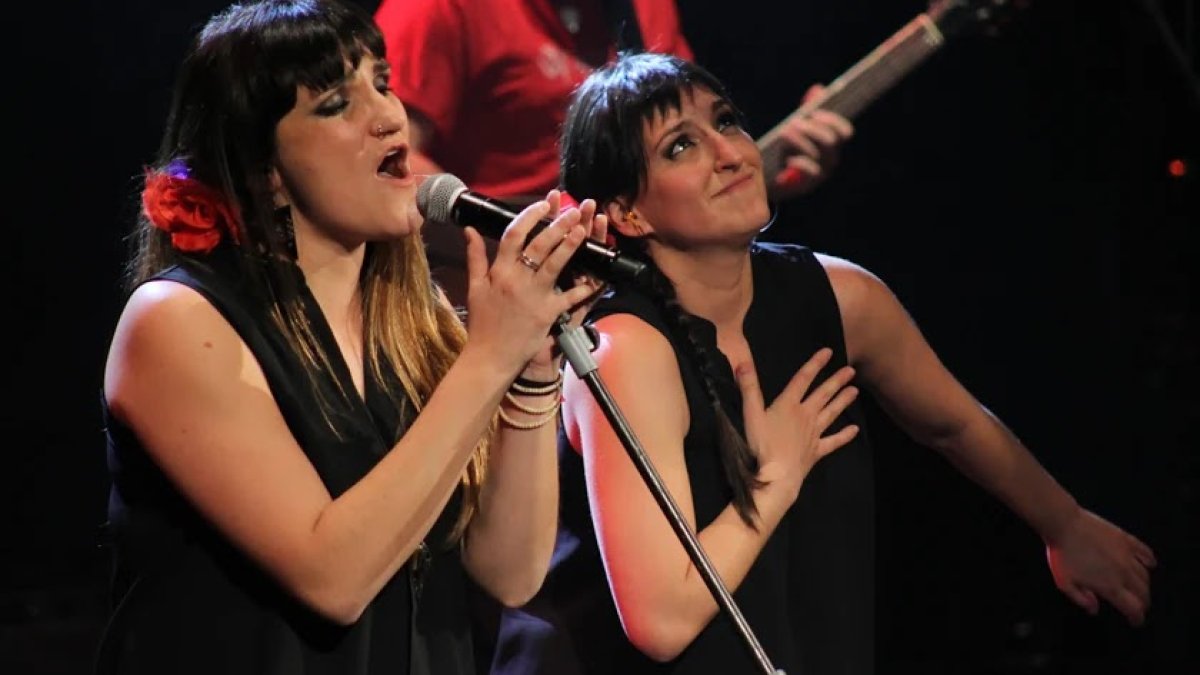 Rozalén durante una actuación, en una foto de archivo.