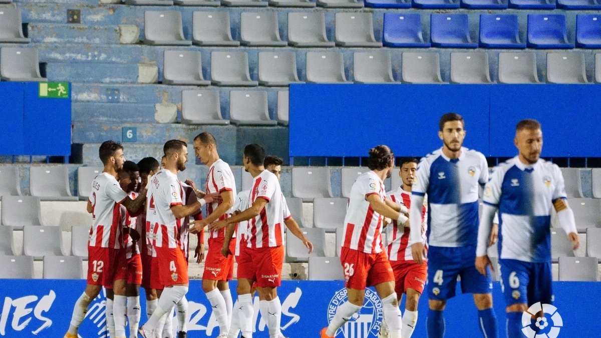 El Almería quiere seguir celebrando victorias.