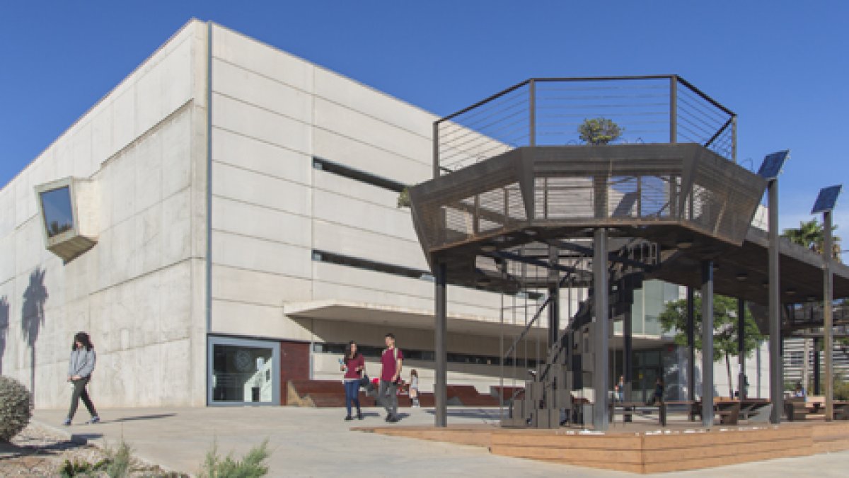 Aulario IV en el campus de la Universidad de Almería.