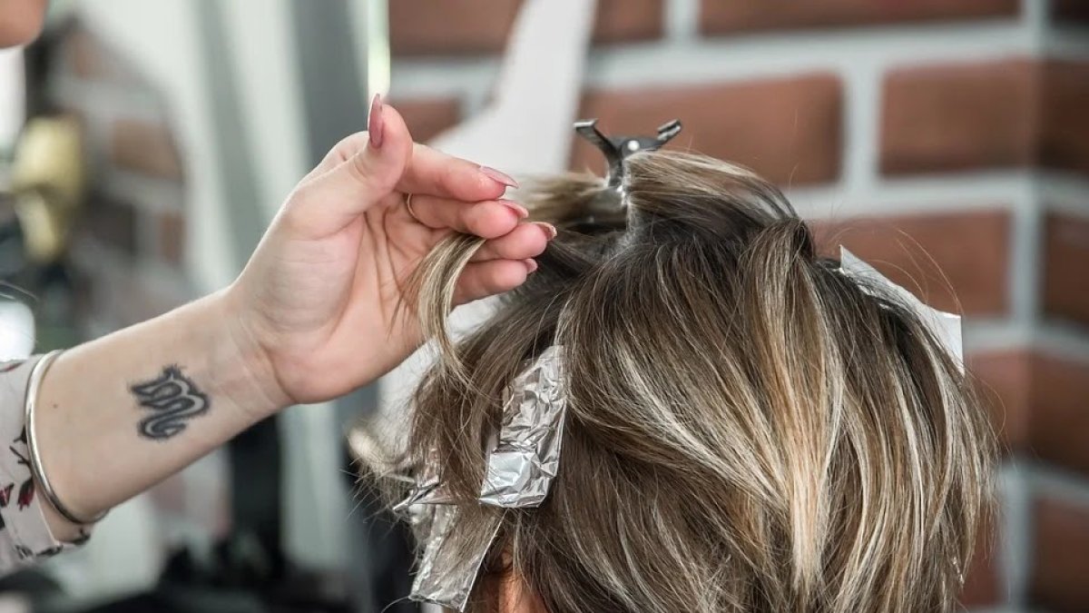 Las peluquerías deben cerrar a las 18.00 horas.