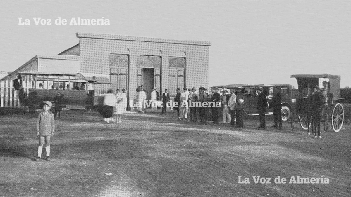 El Diana, en la playa de las Almadrabillas, era el heredero del viejo balneario ‘el Recreo’, de la familia Jover.