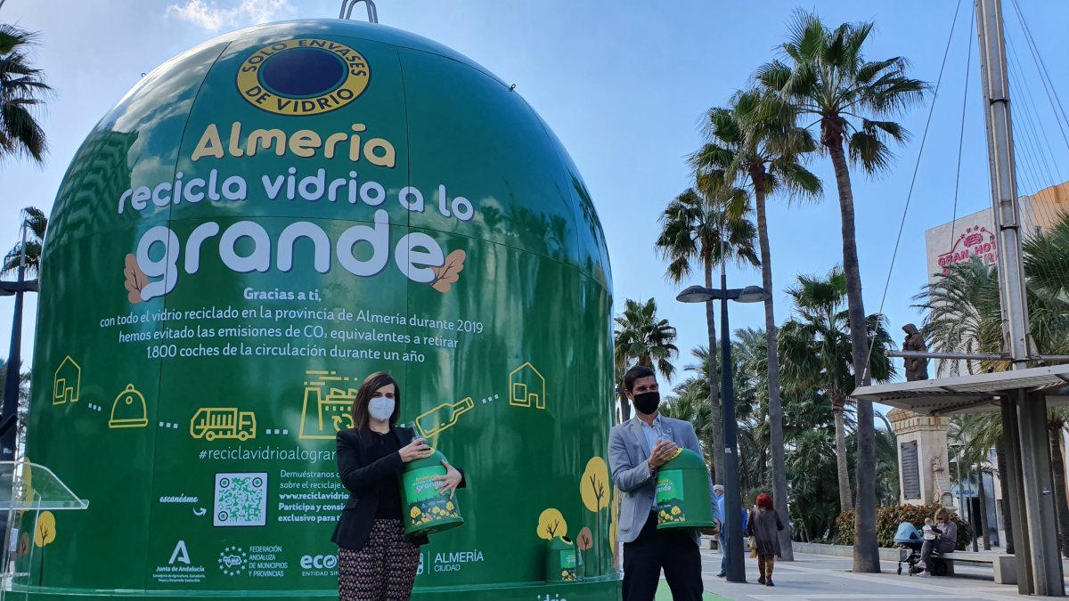 El contenedor más grande del mundo mide 8 metros de altura.