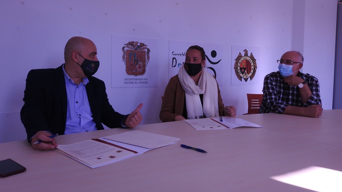 Acto de la firma del convenio.