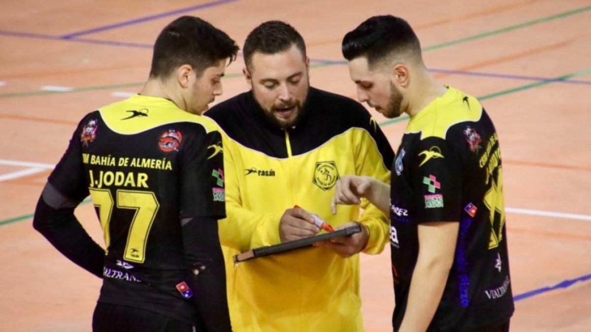 Antonio Rivera sabe latín de balonmano.