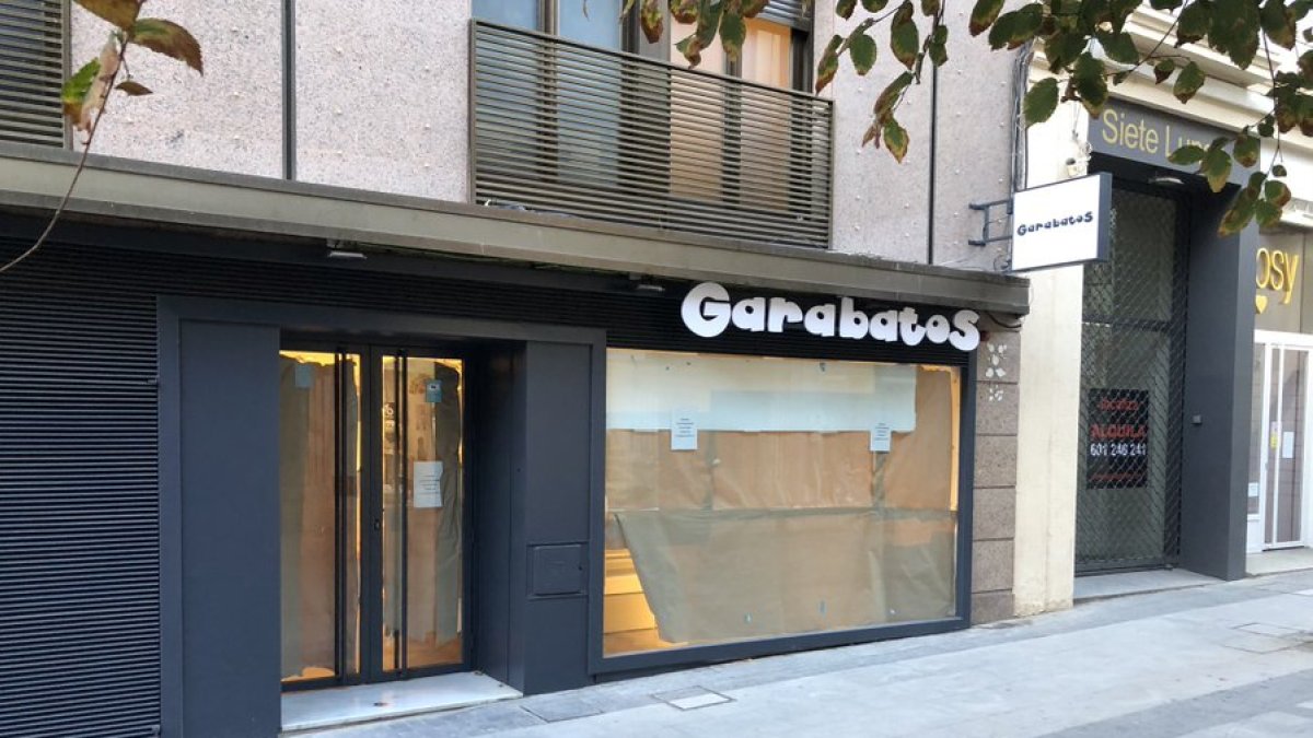 Garabatos, preparado para abrir en Reyes Católicos.