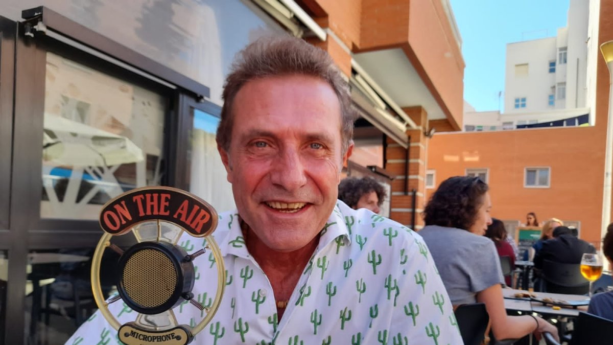 Juan Carlos Ruiz, en una terraza de Almería durante la entrevista