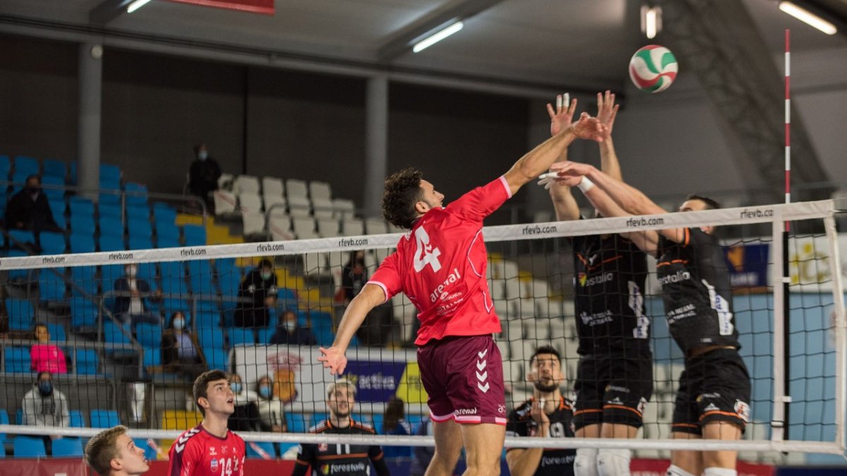 Los gallegos se imponen al líder en un gran partido.