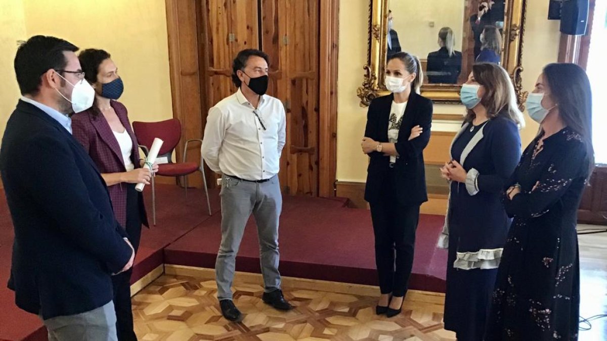 Acto de entrega de ayudas por valor de 750.000 euros a cinco proyectos de creación, ampliación y modernización de empresas.