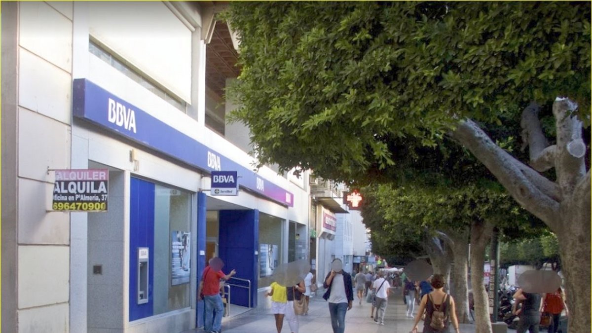 Oficina central del BBVA en el Paseo de Almería.