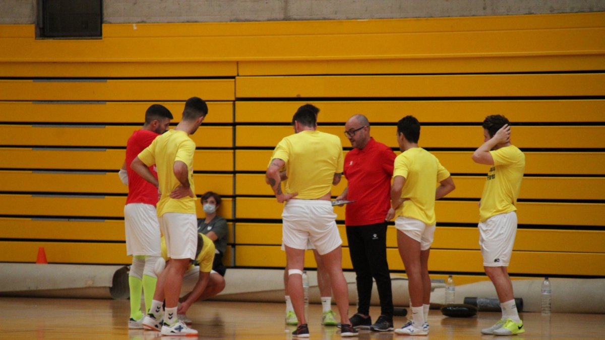 García Poveda dando indicaciones.