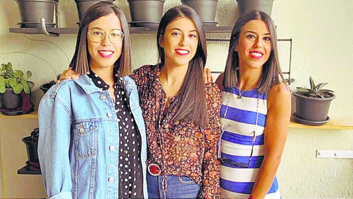 De izquierda a derecha, Miriam, Arancha y Rocío, las trillas Viruega