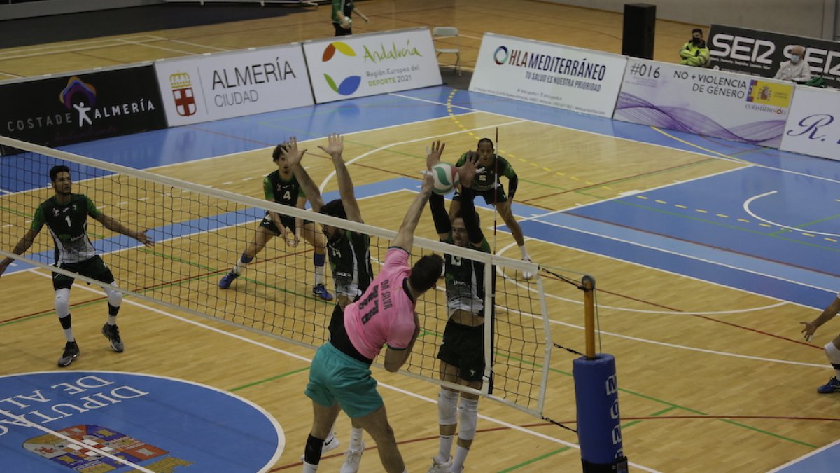 El Unicaja Almería se tuvo que emplear a fondo.
