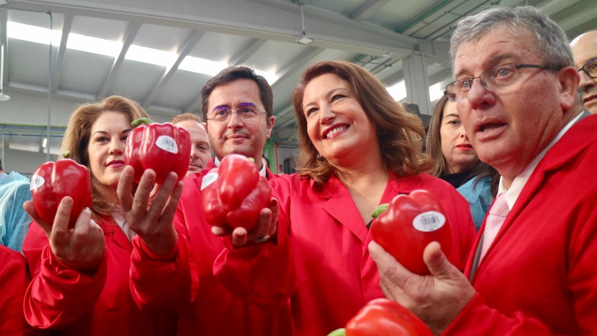 Carmen Crespo en una fotografía de archivo en la planta de Vicasol en El Ejido.