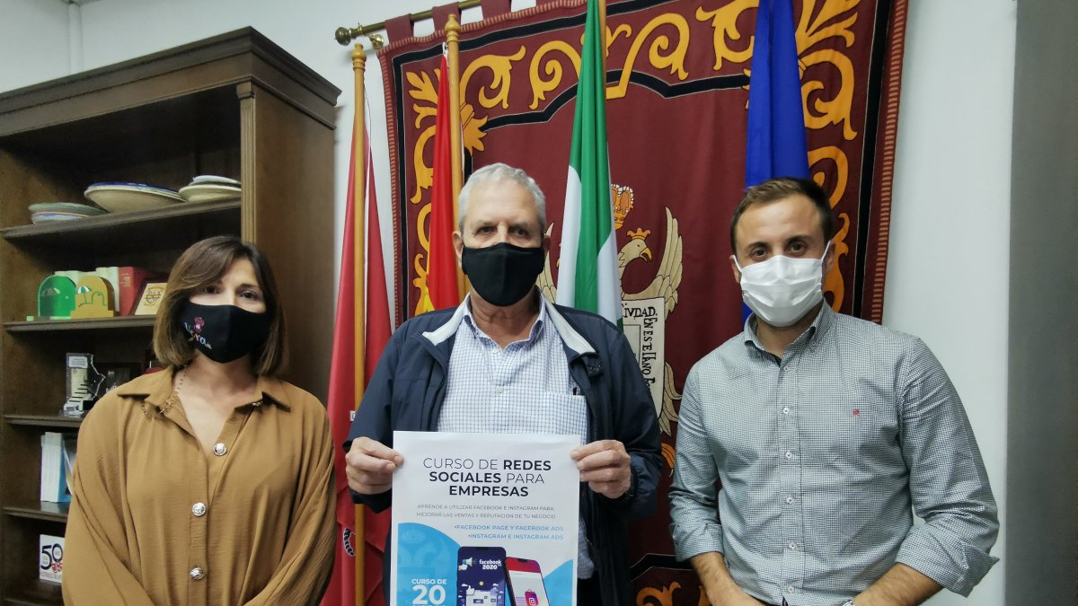 Presentación del curso en el Ayuntamiento de Vera.