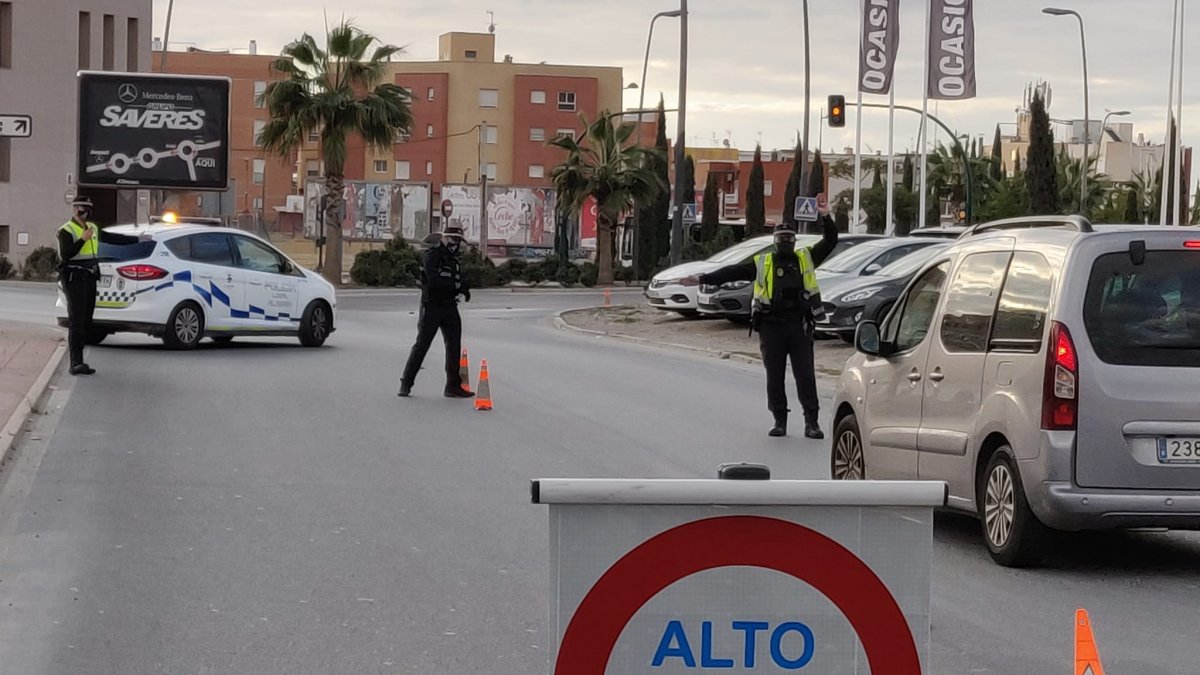 Control de la Policía Local en la capital de Almería.