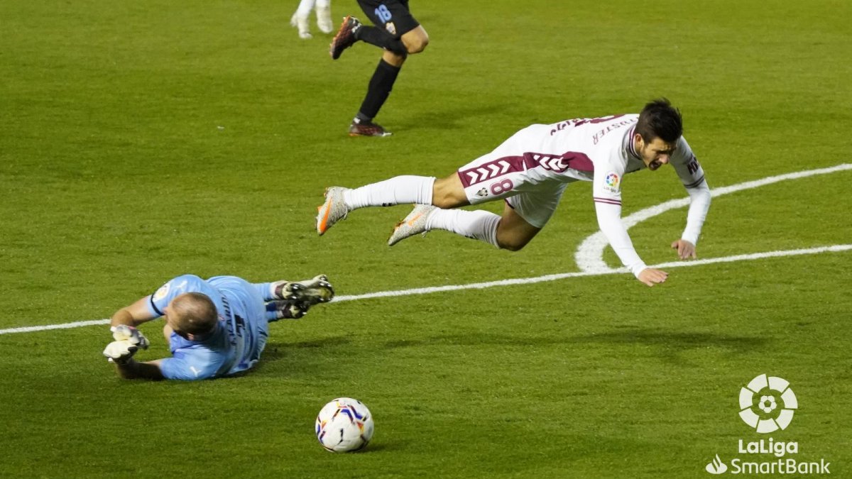 Makaridze comete penalti tras una sabida a la verbena.