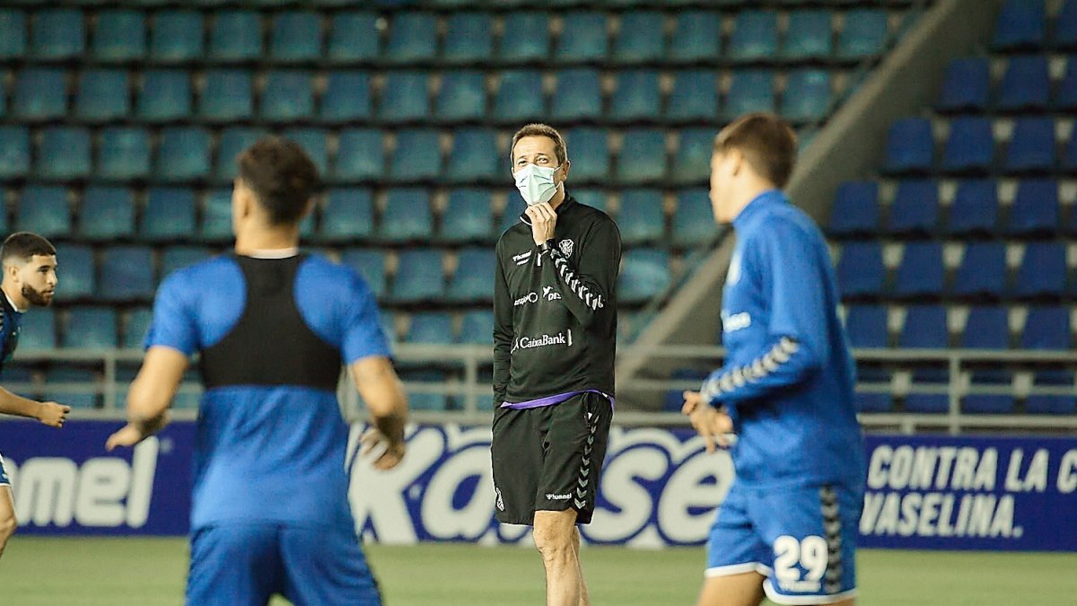 Luis Miguel Ramis en su primer entrenamiento con el Tenerife.