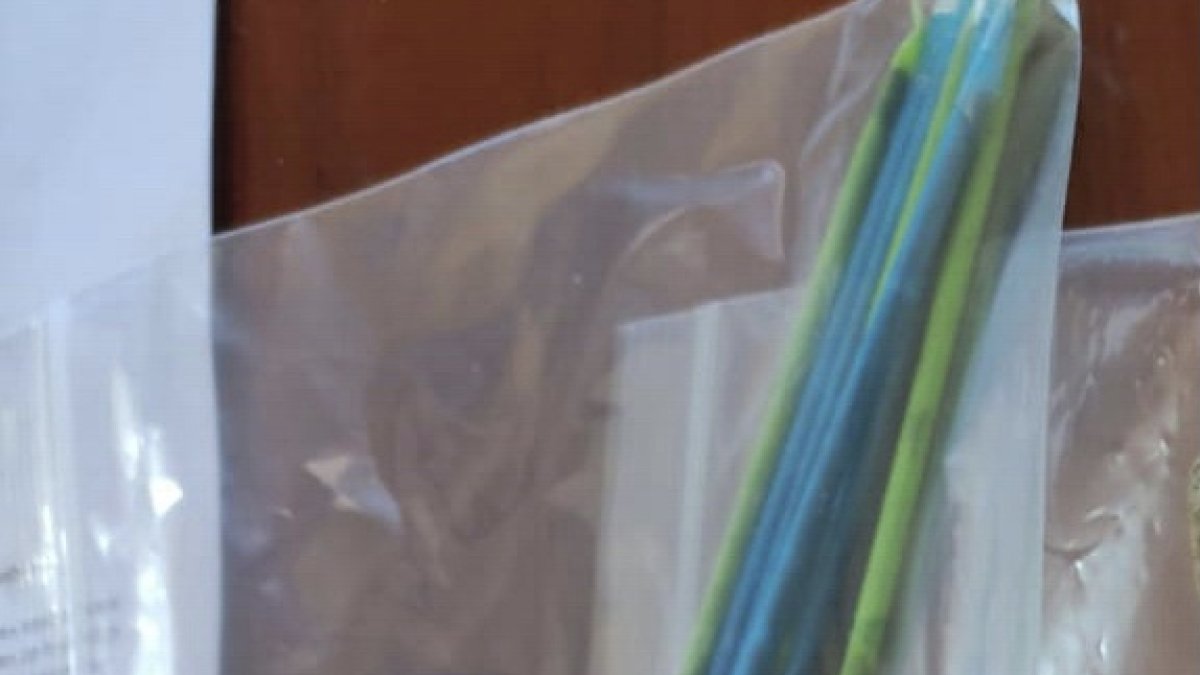 Pajitas con droga decomisadas