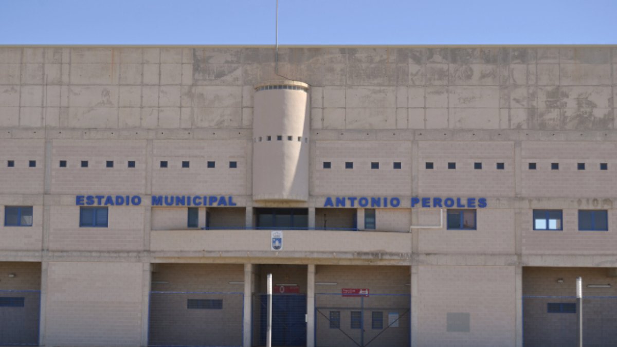 Fachada del Estadio Antonio Peroles.