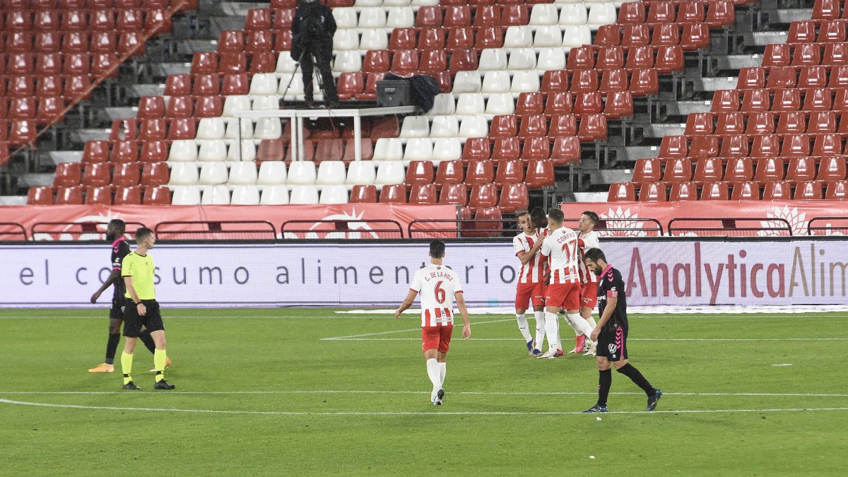 El Almería quiere seguir celebrando triunfos.