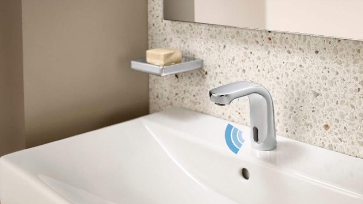 Grifo de la gama touchless de Roca.