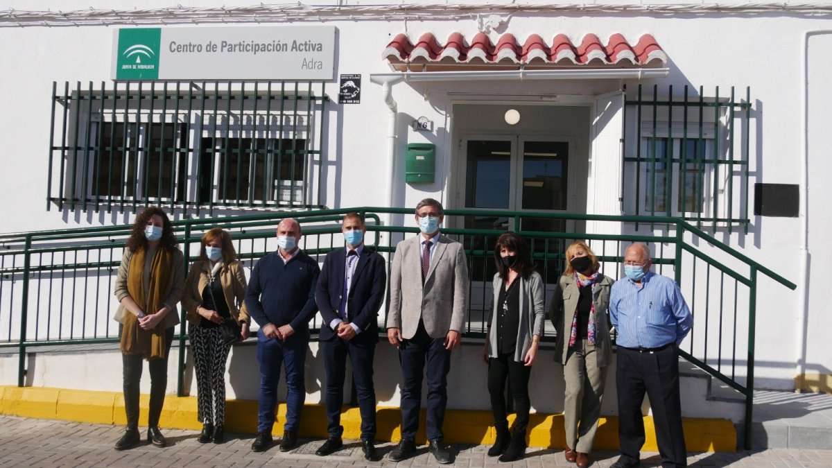 Visita al centro de Participación Activa de Adra.
