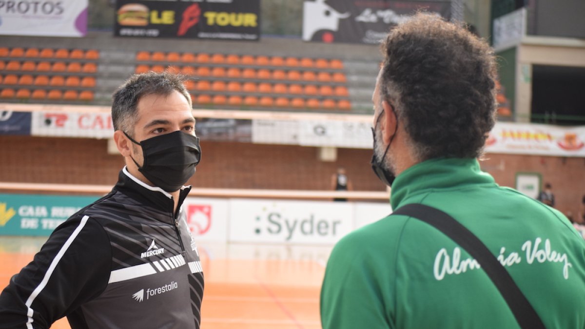 Miguel Rivera y Manolo Berenguel, entrenadores de CV Teruel y Unicaja Almería.