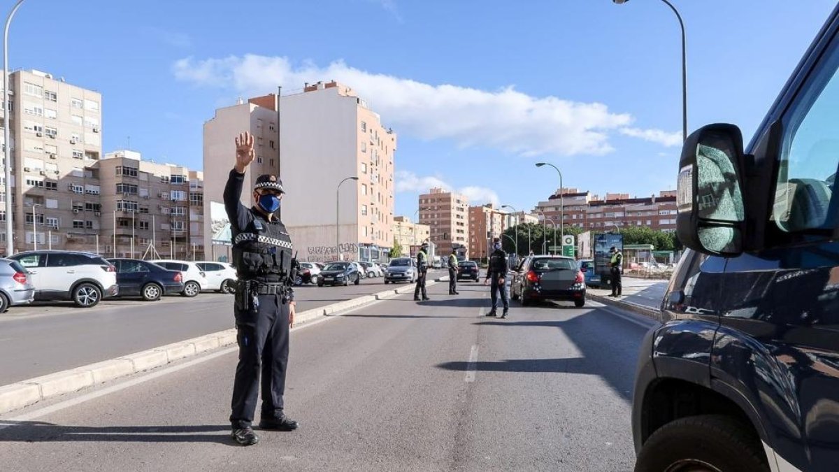Control policial en la autovía del aeropuerto