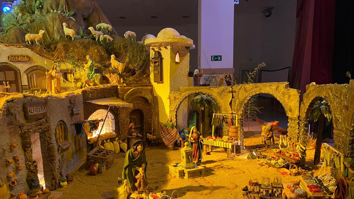 Detalle del mercadillo representado en el belén municipal de Garrucha.