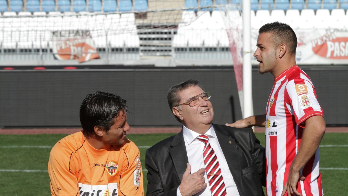 Don Jesús Verdejo con Diego Alves y Crusat. Era como un padre para los jugadores.
