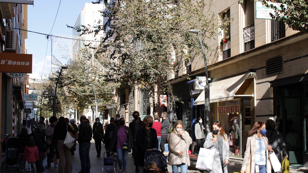 La calle peatonal de Reyes Católicos se llenó de almerienses.