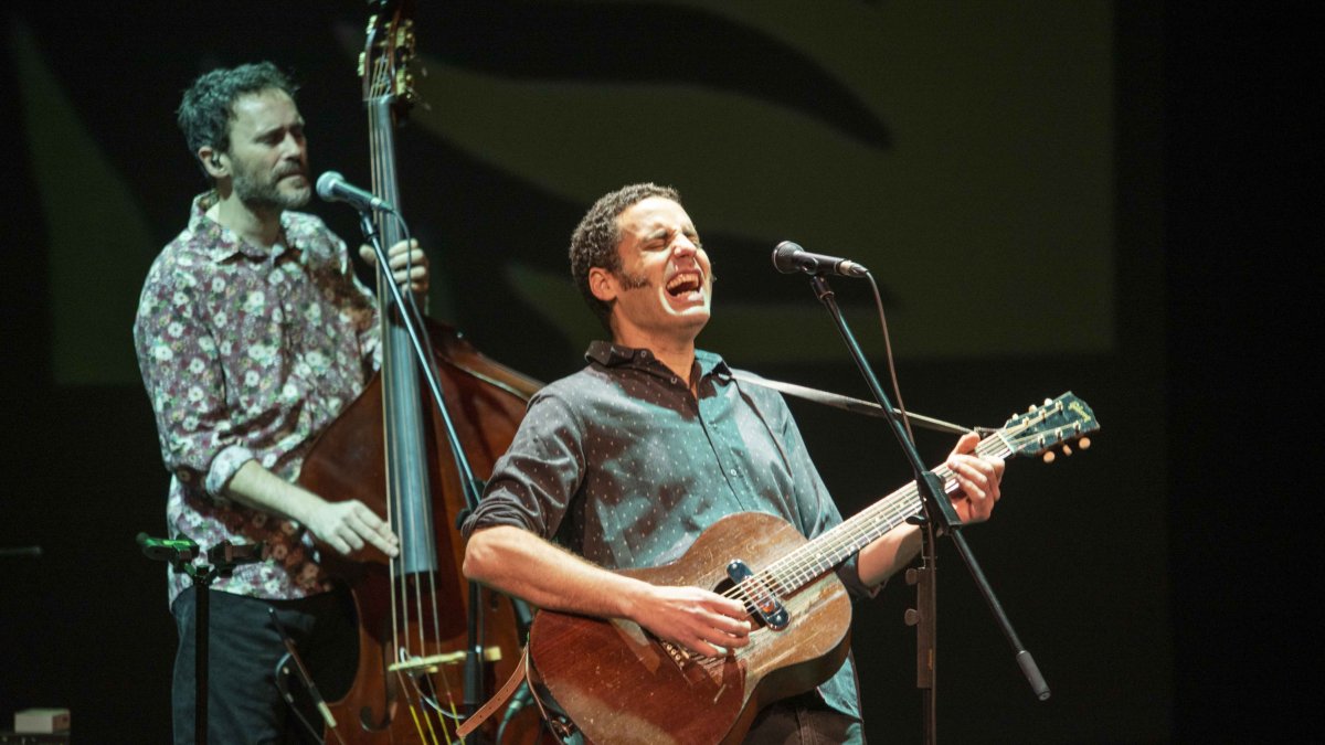 Depedro durante uno de sus directos de este martes en el Maestro Padilla de Almería.