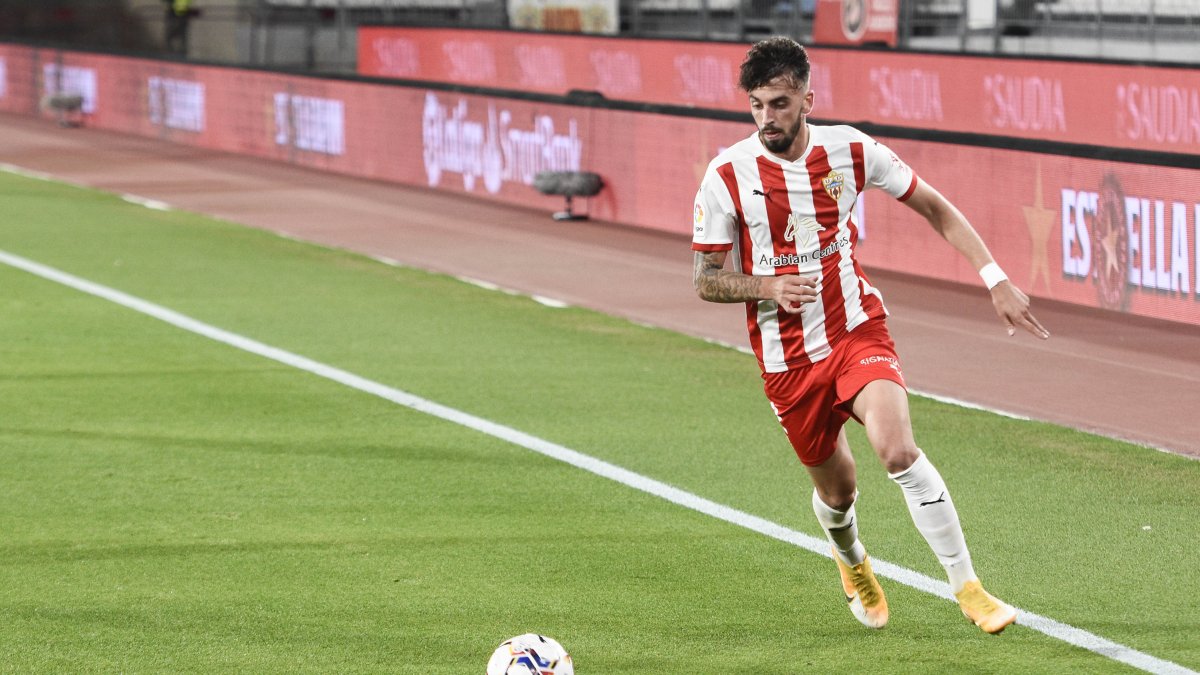 Álex Centelles se está consolidando en el lateral izquierdo.