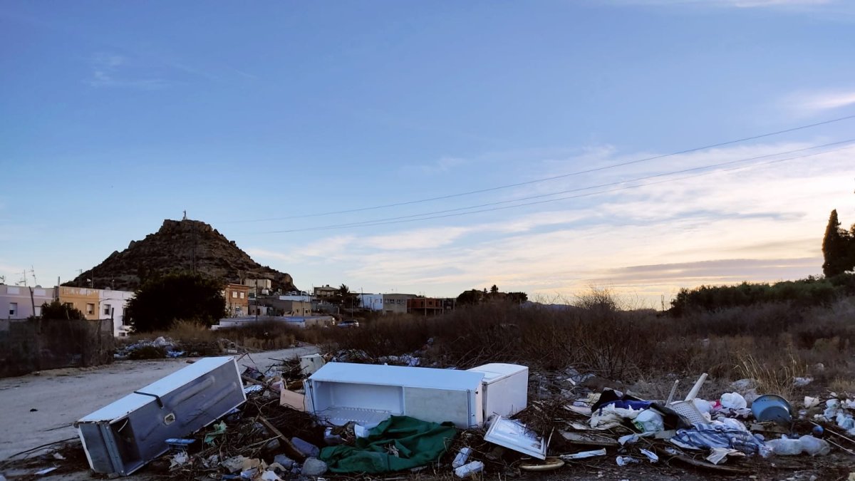 Foto del punto en el que hay basura acumulada.