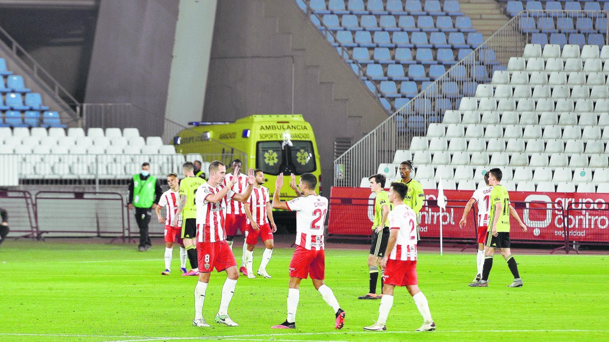 Celebración rojiblanca después de ganar en casa al Zaragoza.