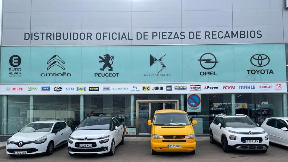 Con más de 10000 referencias en stock y 2000 metros cuadrados de almacenaje.