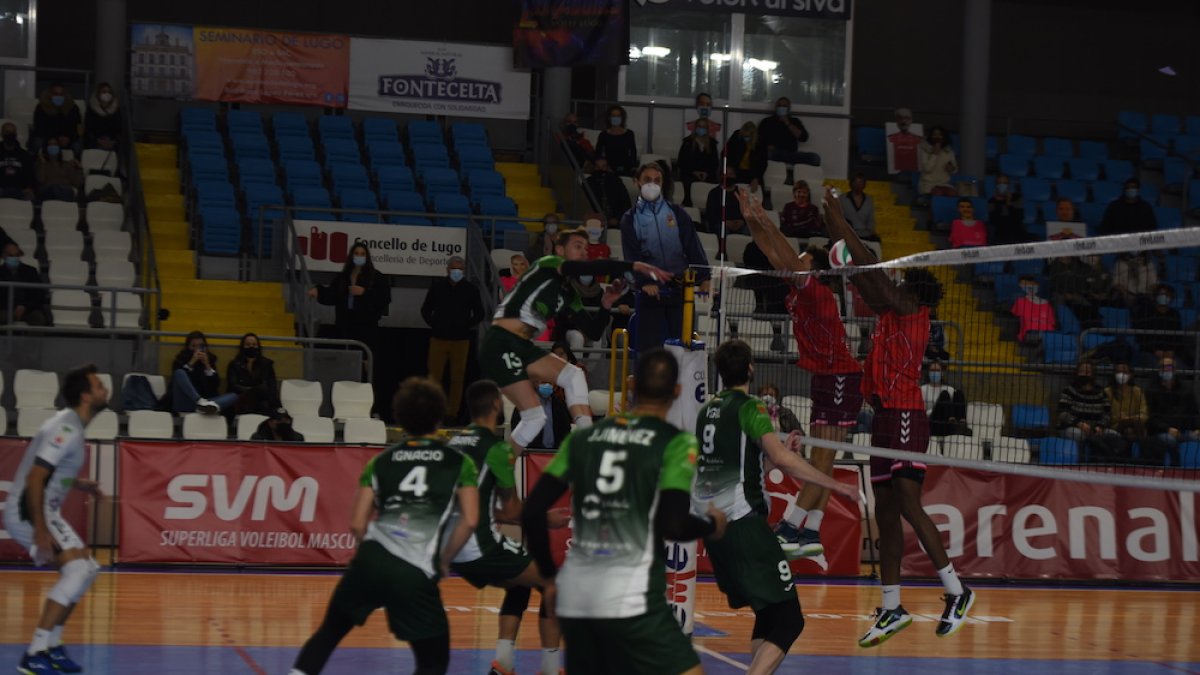 Una jugada del partido.