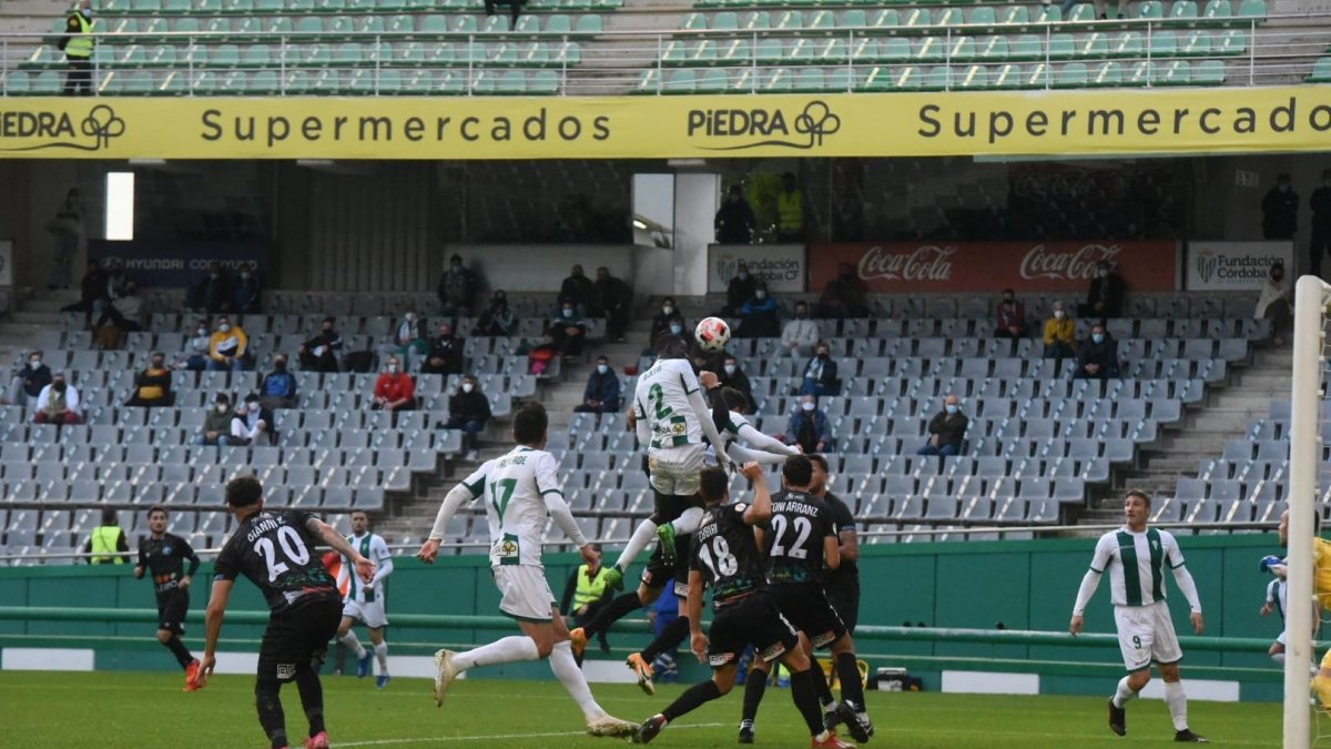 Una jugada del partido.