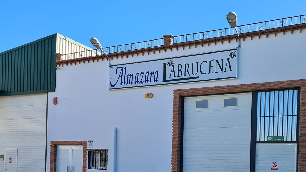 Fachada de la almazara.