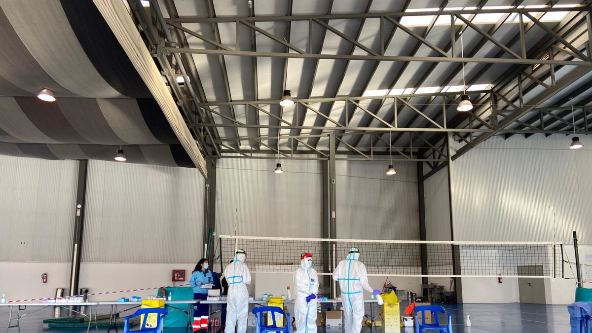 Solo 51 positivos en un día con ocho fallecidos.