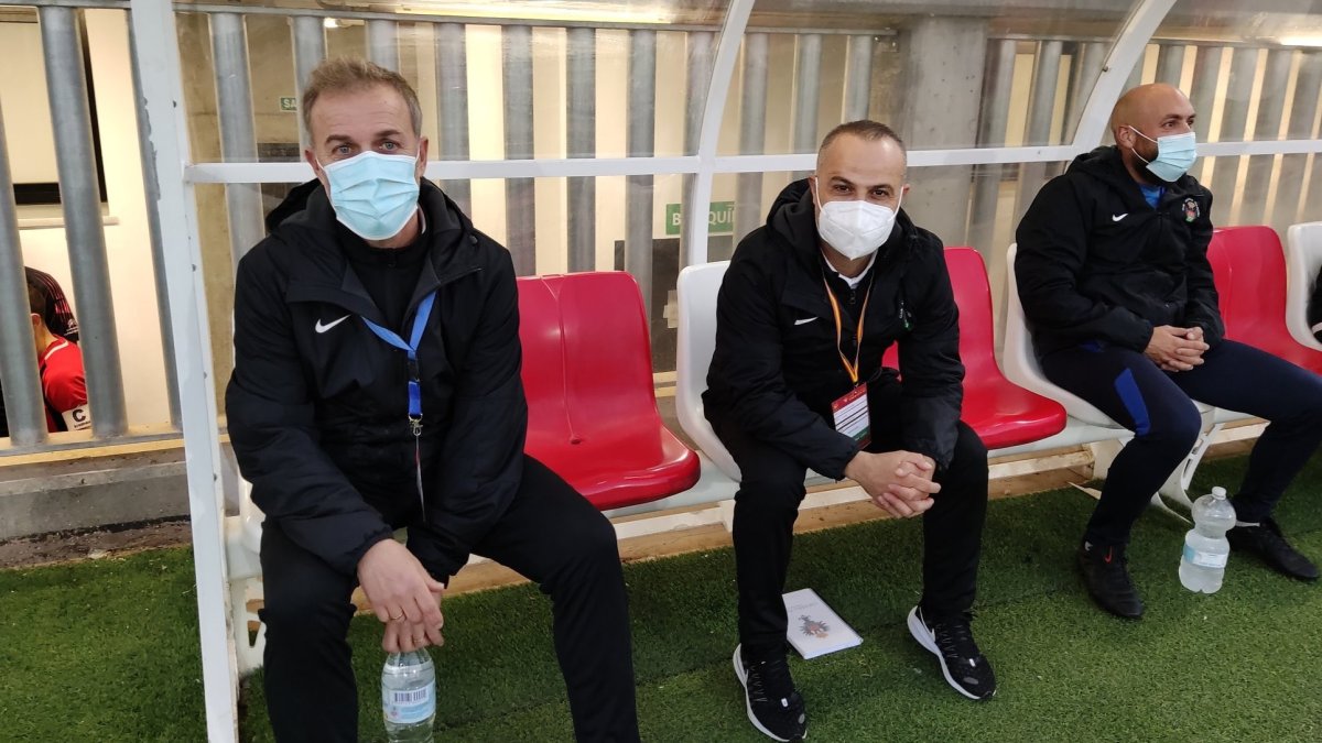Sebas López y su cuerpo técnico en el partido de Copa del Rey.
