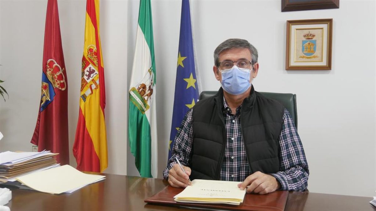 Manuel Cortés, alcalde de Adra.