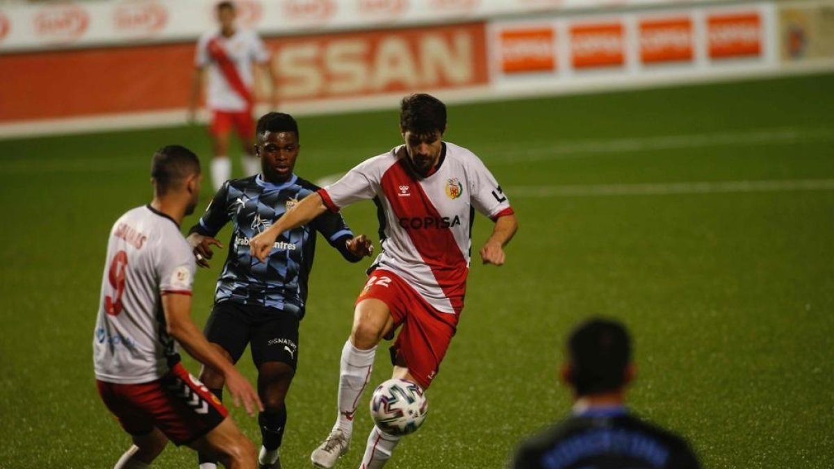 Ramazani sabe abrirse hueco entre los contrarios.